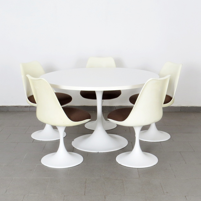 Tulip dining Table and chairs - Eero Saarinen